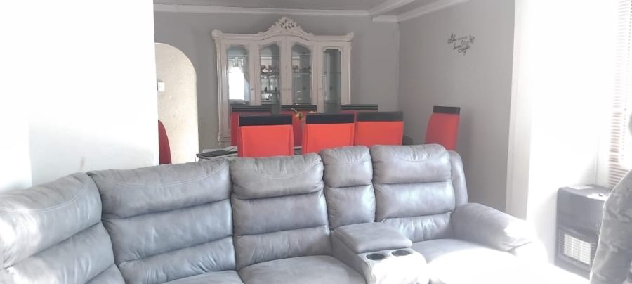 2 Bedroom Property for Sale in Phakamisa Eastern Cape